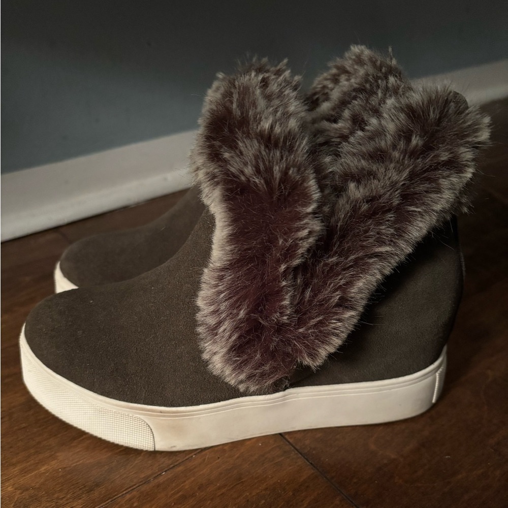 J Slides Faux Fur Trim Slip-On Women's Boot Sneakers - Picture 4 of 9